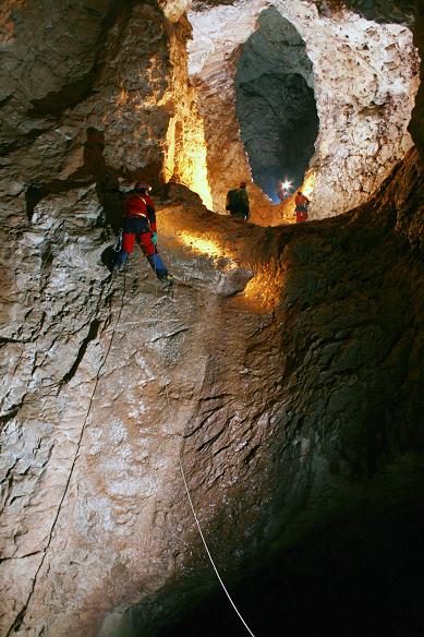 Avenul din Şesuri, foto Radu Dumitru